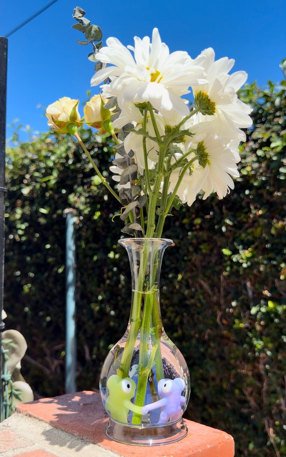 Three Frog Friends Vase