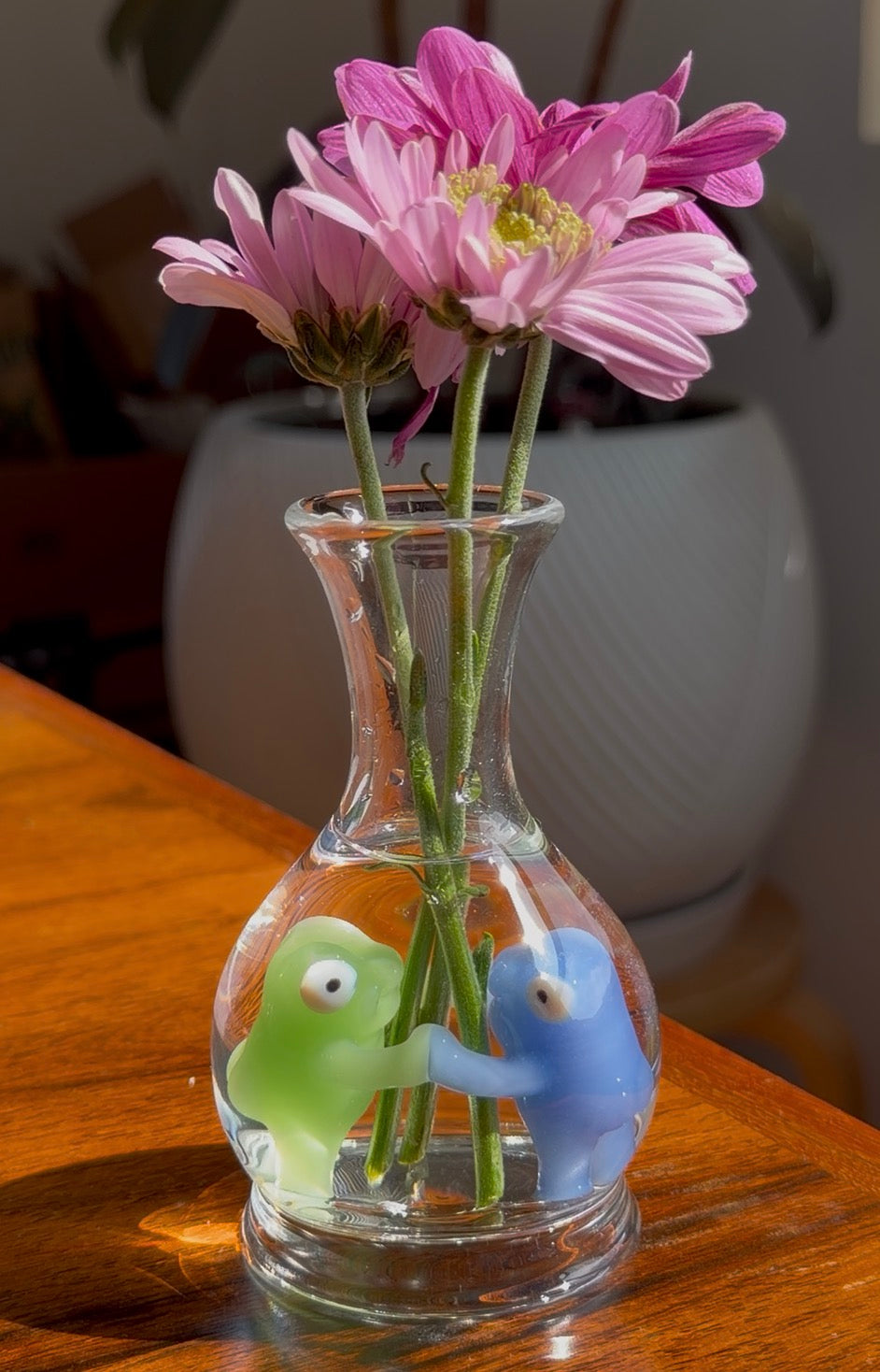 Frog Friends Vase